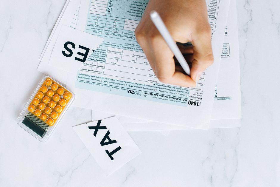 Roth IRA vs Traditional IRA: How to Choose (Beginner Guide)