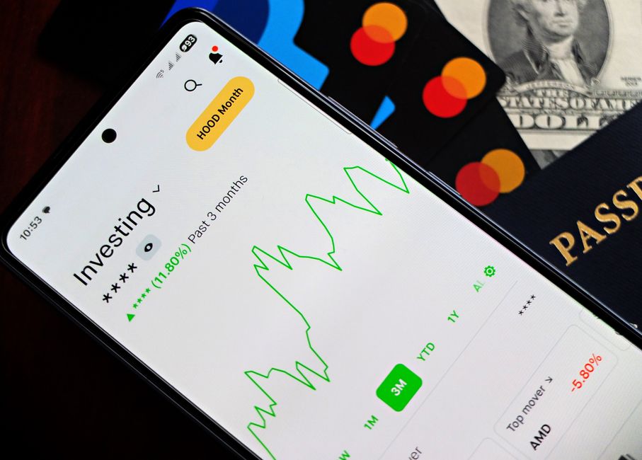 Bond Investing 101: How Interest Rates Move Bond Prices — Photo by DΛVΞ GΛRCIΛ on Pexels