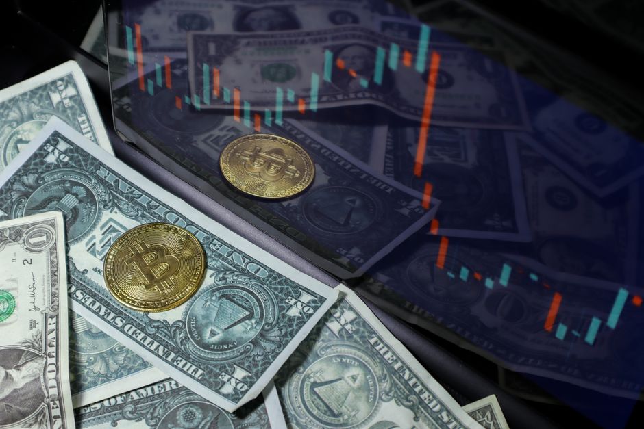 Fed Inflation Signals & Software Stocks Debate: August 2026 Market Outlook — Photo by beyzahzah on Pexels