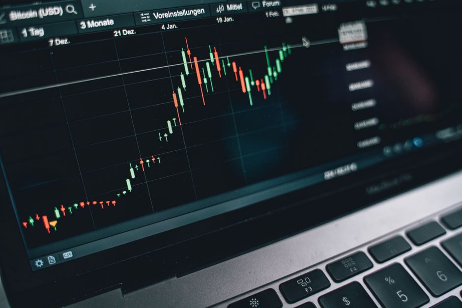 Stock Market Warning Signal 2026: AI Agents vs. Rare Alarm — Photo by Alesia Kozik on Pexels