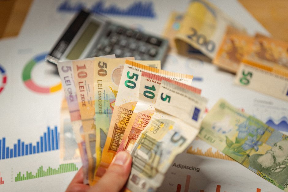 2026 Economy: Markets, Insurance & Fed Actions Explained — Photo by Jakub Zerdzicki on Pexels